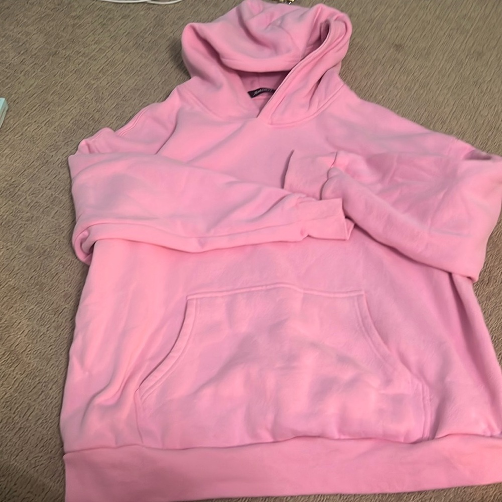 oversized fit pink hoodie!